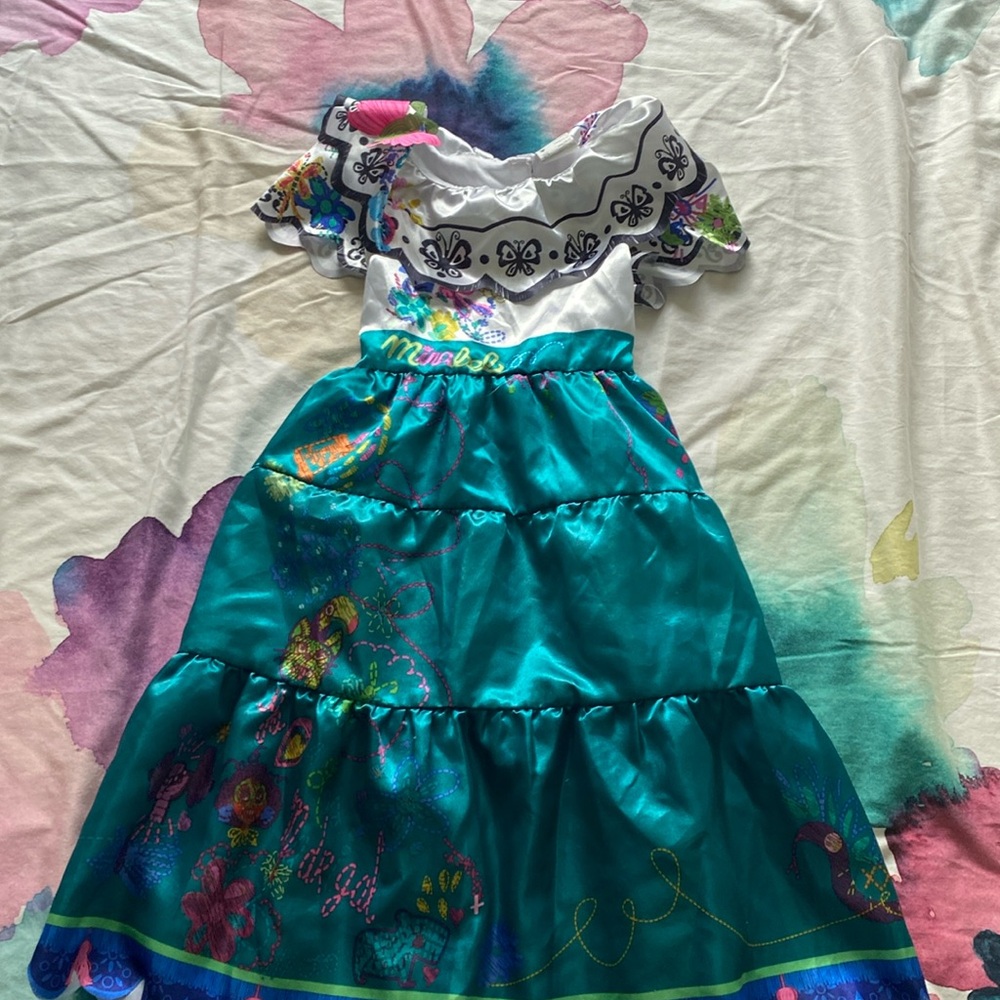 Disney Costume Mirabel Encamto sz 5 girls